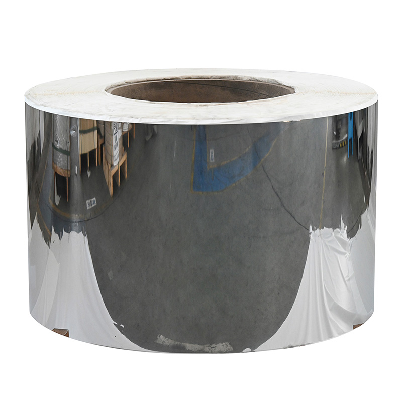 Que ajustes dinâmicos foram feitos nas exportações de bobinas de aço inoxidável de vários países para a China?